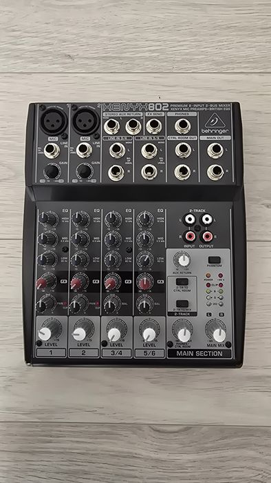 Mixer Behringer 802