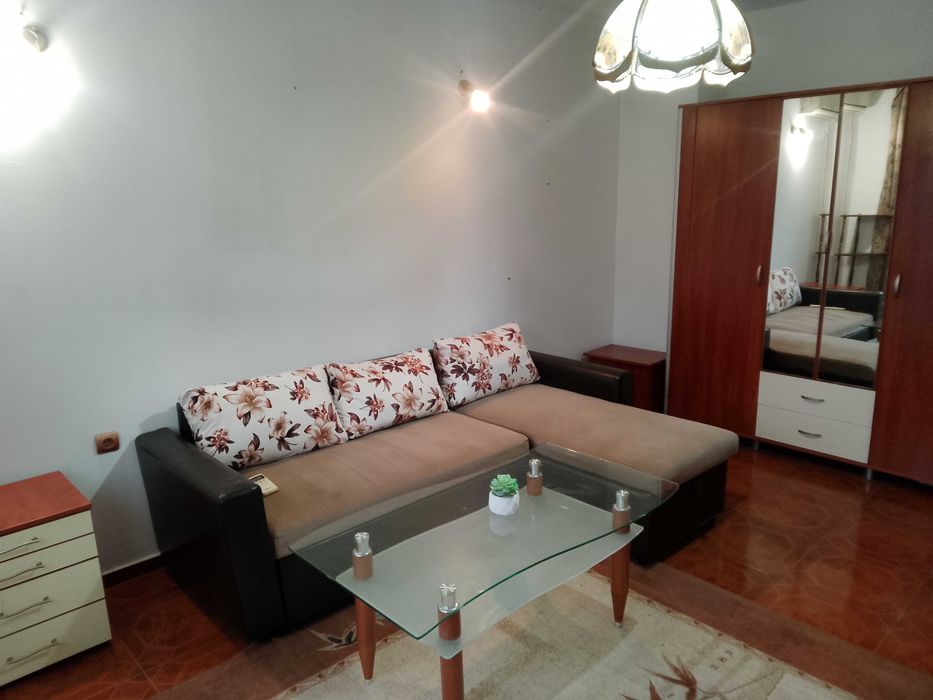 Дава се под наем Двустаен апартамент в Стара Загора, Център - 47 кв.м за 204 € - Снимка #3