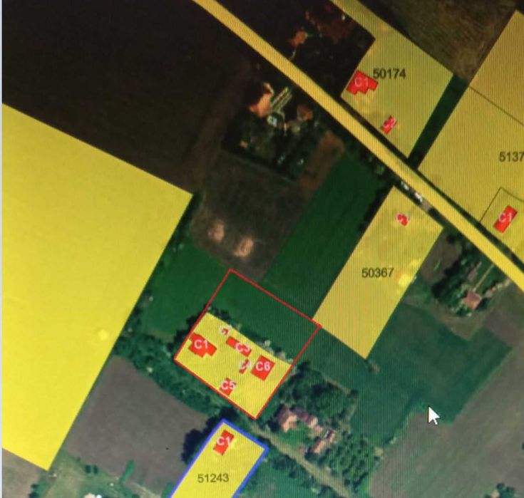 Casa la tara intabulata 14 ari cu gaz, trifazic plus gradina 15 ari