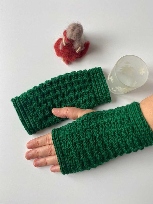 Manusi fara degete, crosetate din amestec merinos si acrilic