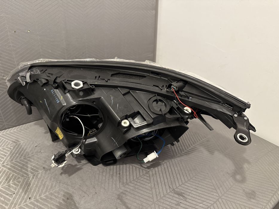 Far nou dreapta bmw e60 nonfacelift bixenon