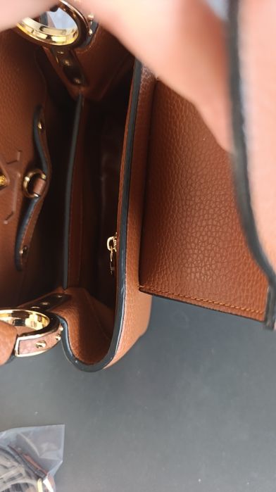 Louise Vuitton новa  кокетна малка чанта с дръжка и  за през рамо