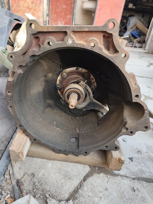 Запчасти на hyundai hd72