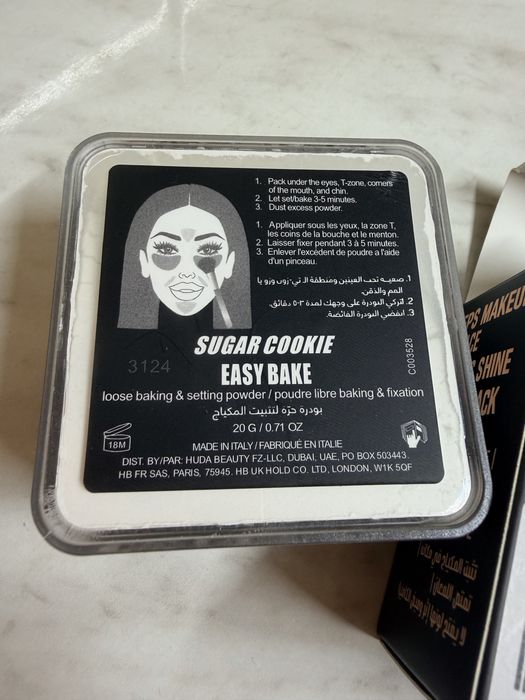 Vănd Pudră HudaBeauty