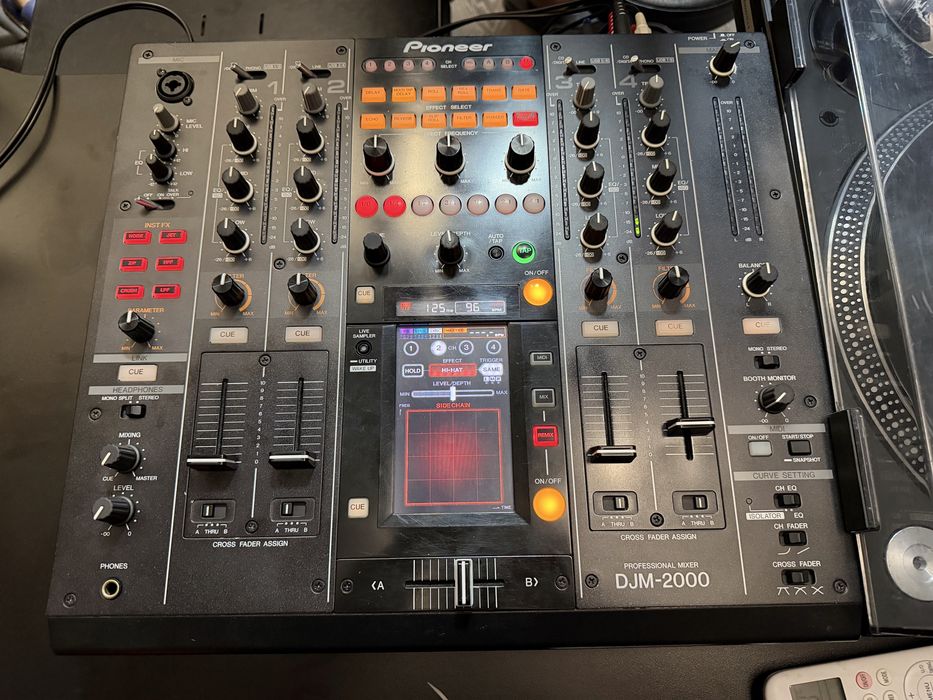 Pioneer DJM 2000