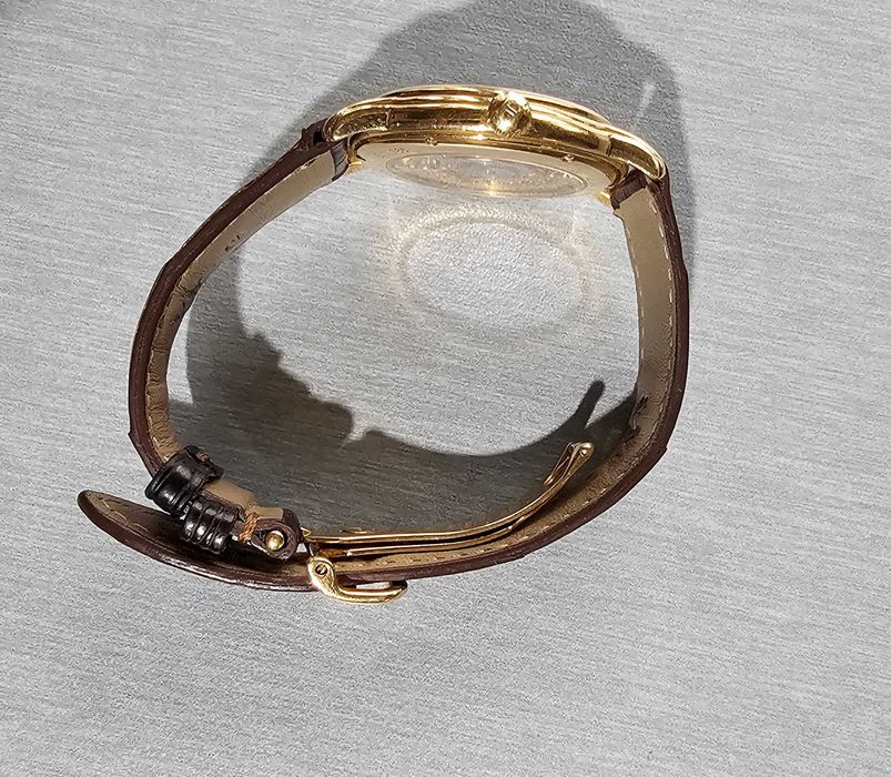 Ceas aur Hermes Sesame