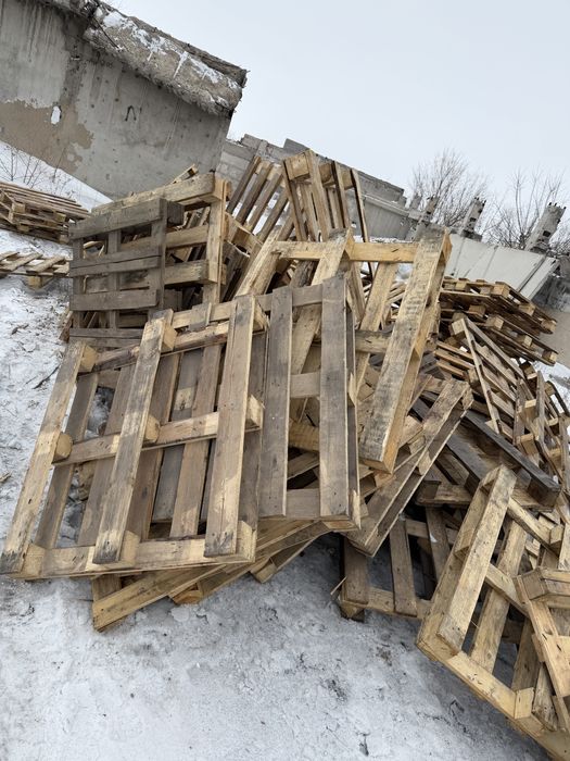 Поддоны деревянные дрова доски