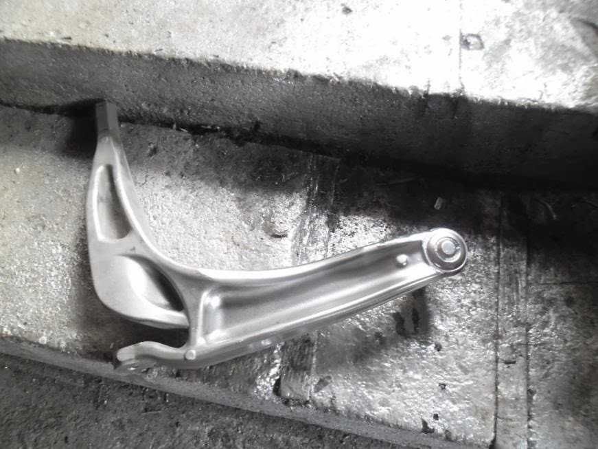 Носачи за автомобили ремонтира