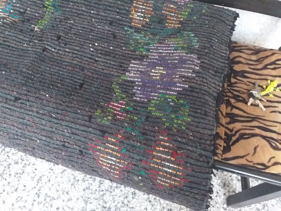 Ръчен килим-рошав