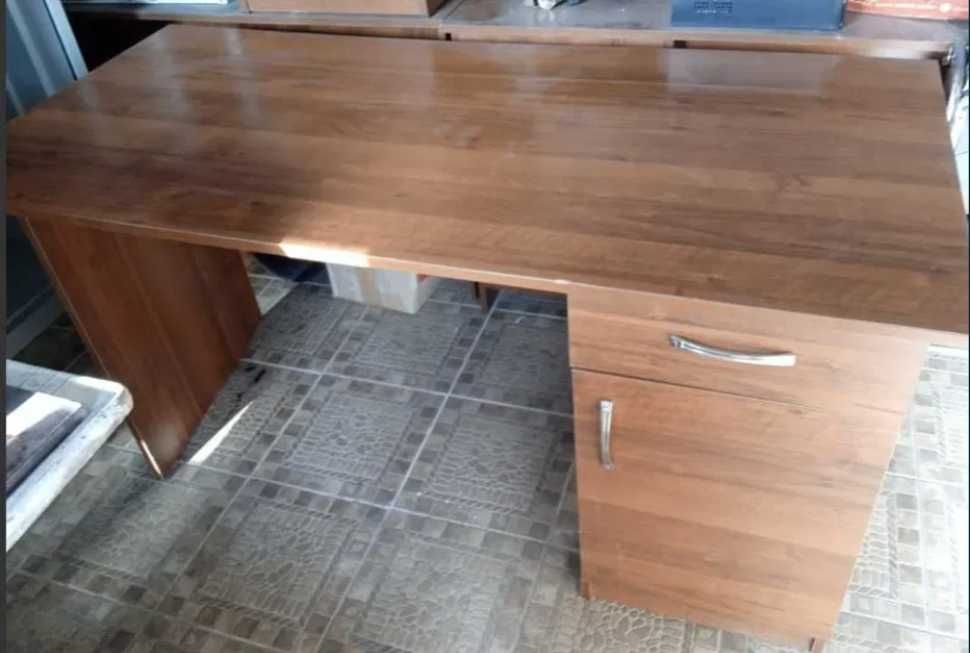 Продам столы + 1 стол в подарок