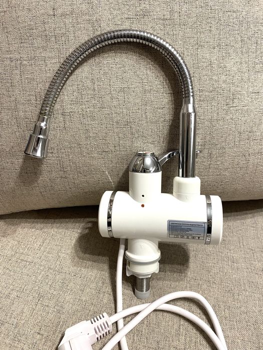 Електрически водонагревател за стоящ монтаж 3000W