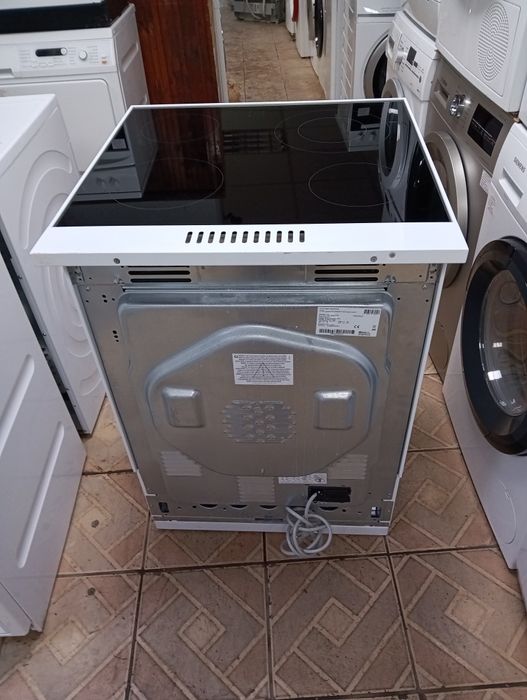 Като нова  печка с керамичен плот Gram с  2 години Гаранция!