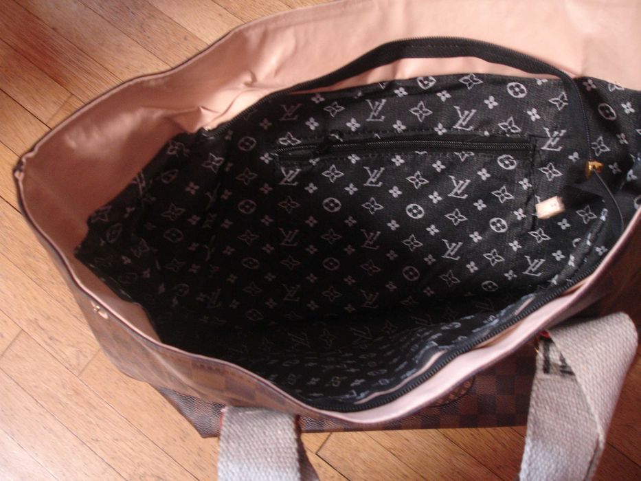 LV Mickey Mouse и раница с ресни и много джобове