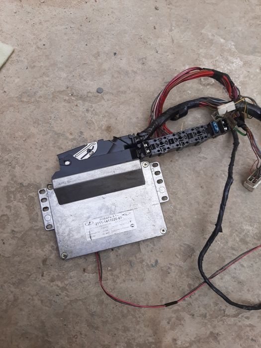 продаётся комп январь 5.1 подойдет к автомобилям ВАЗ ,шевролет ,газ