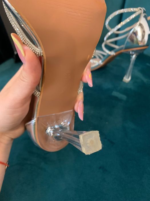 Pantofi cu toc argintii