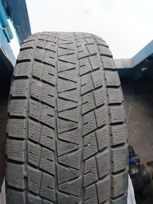 Продам шины зимние "липучка"