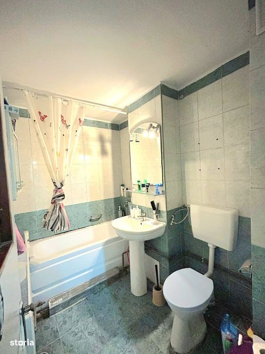 Apartament 3 camere, decomandat, centrală, zona Lipovei