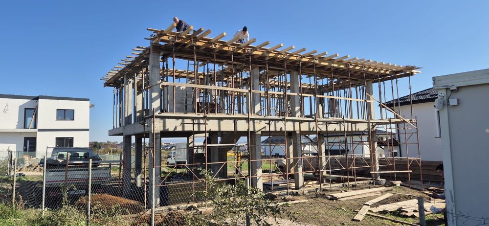 Constructii case la rosu sau la cheie