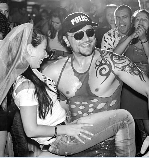 Танцьор- Супер ИЗНЕНАДА за МОМИНСКО парти и РОЖДЕН ден