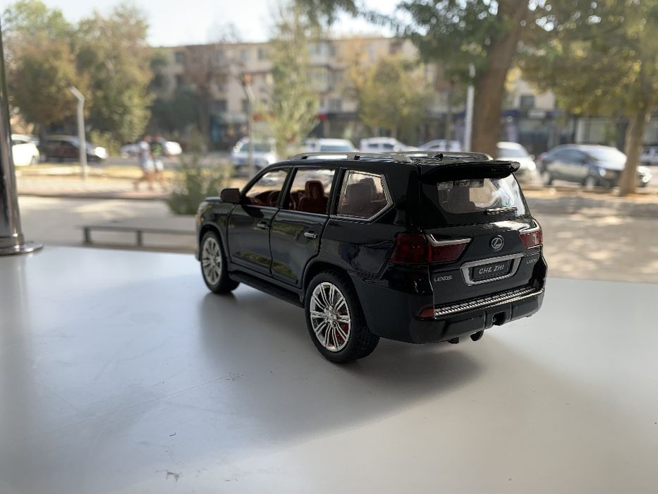 Modelka Lexus LX570