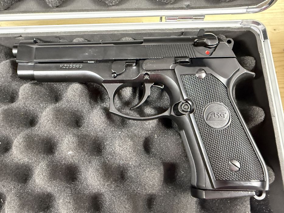 Replica airsoft pistol Beretta M9 plus geanta aluminiu Strike Systems