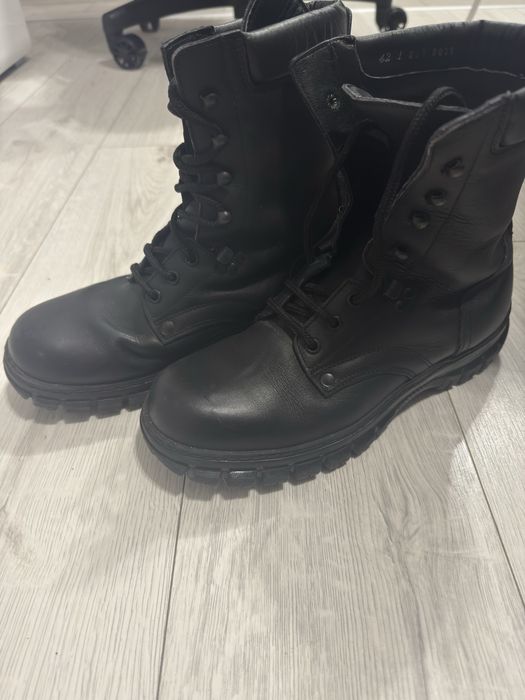 Продавам полицейски кубинки 42 номер