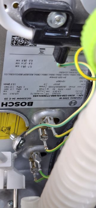 Vând centrala bosch condens 2200W-GC2200W 24 C 23
