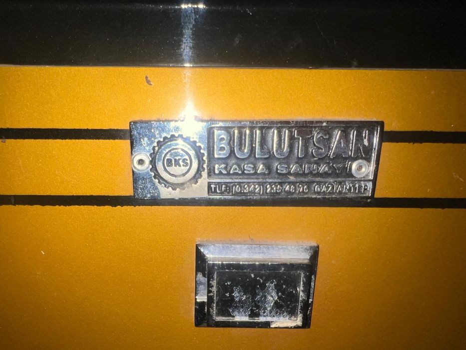 Seif de vanzare cu doua chei