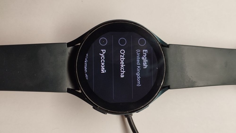 Samsung Galaxy Watch4 (модель SM-R870)