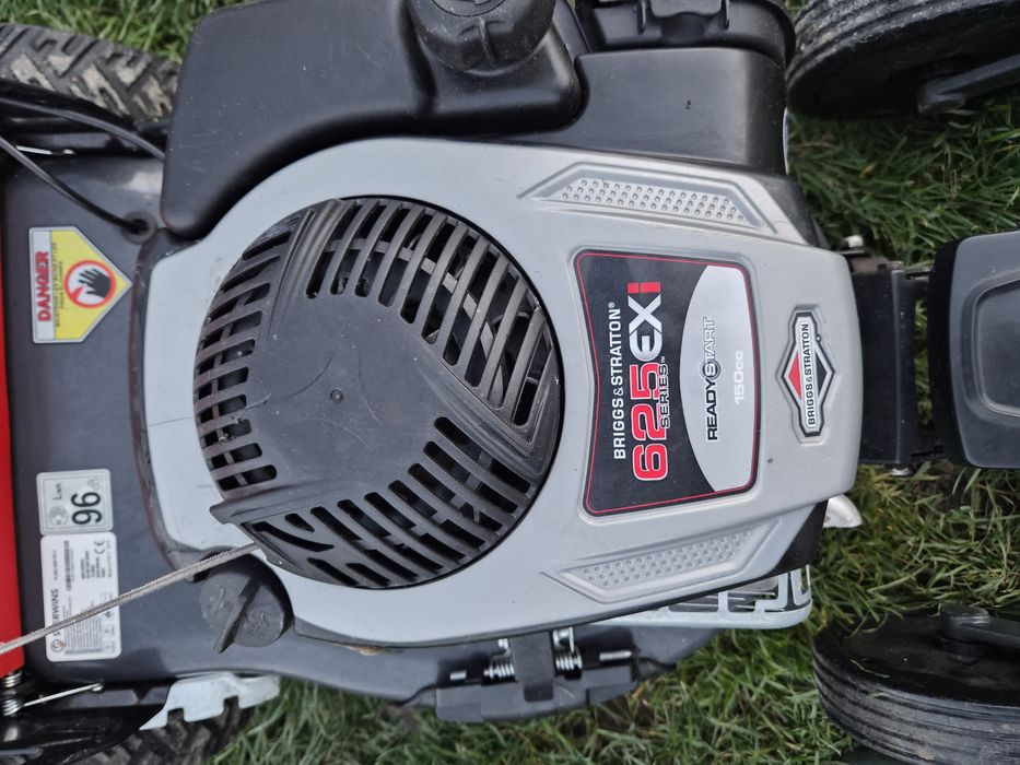 Mașină de tuns iarba