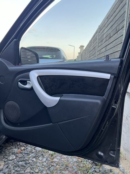 Retapitare plafon/ stalpi/ fete de usi