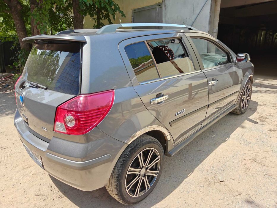 Продам GEELY MK CROSS 2013г.