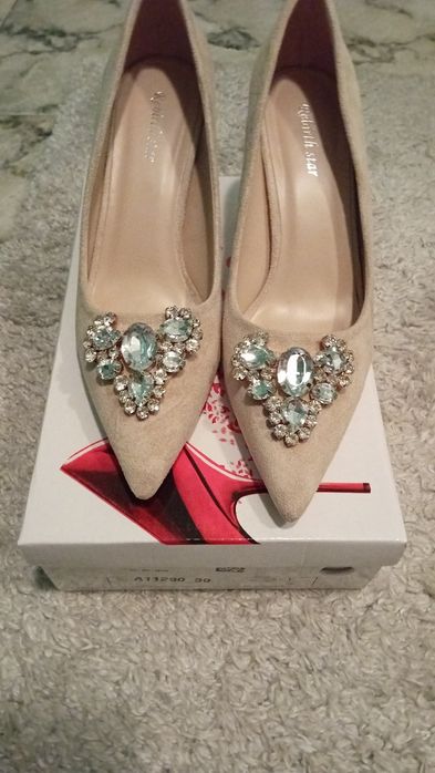 Дамски официялни бежови обувки