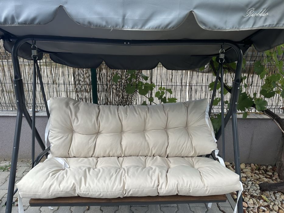 Продавам НОВА възглавница за градинска люлка