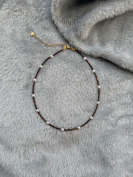 Ръчно изработени колиета от естествени камъни, перли и стомана