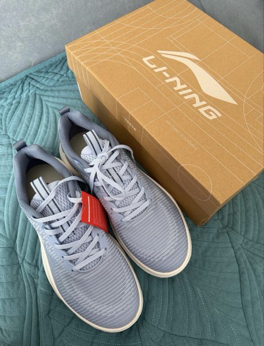 Кроссовки LINING новые продам