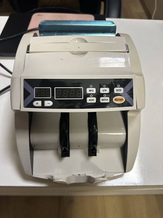машина за броене на банкноти от серията “UV/MG money counter”.