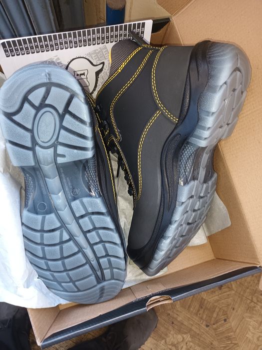 Работни обувки състояние ново