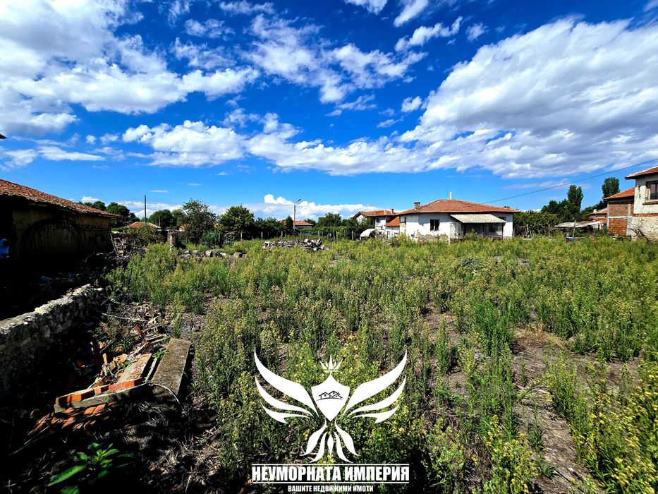 Продавам едноетажна къща с постройки 120РЗП с 997кв двор село Ахматово