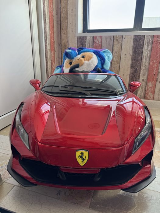 Большая машина с пультом и самоуправления