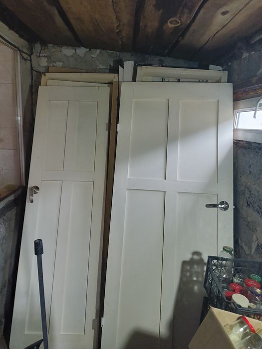 Продам межкомнатные двери с коробкой