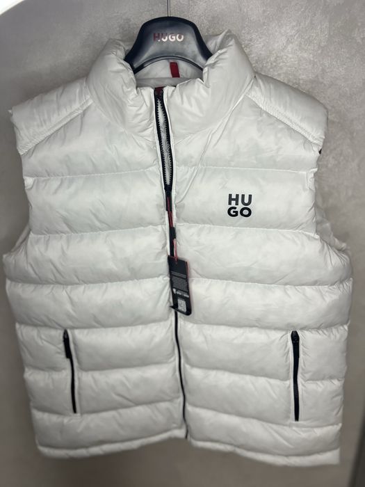 Vesta Hugo Boss ,noua cu eticheta!