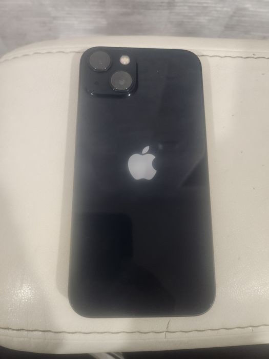 Продавам iPhone 13