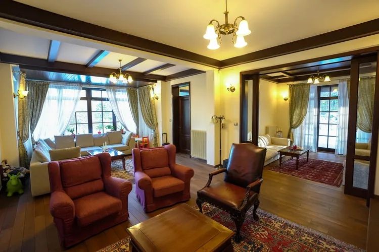 Дава се под наем Къща в к.к. Пампорово - 690 кв.м за 994.5 € - Снимка #4