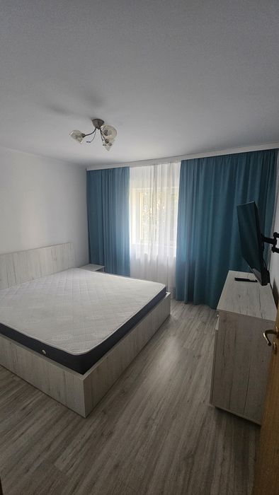 Închiriez apartament 3 camere