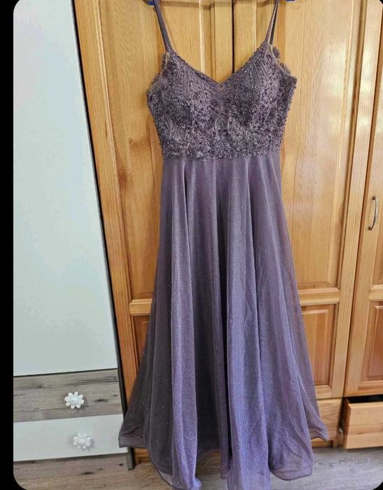 Продавам елегантна рокля