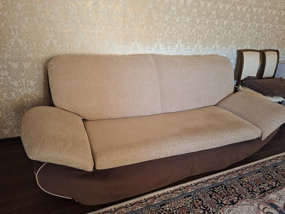Диван б/у 2,2 метра.