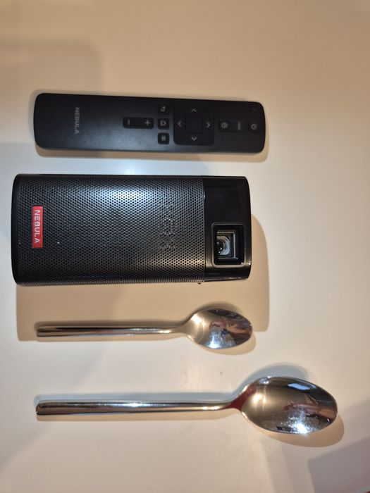 Mini proiector Anker Nebula Apollo, Android TV, 200 Lumens