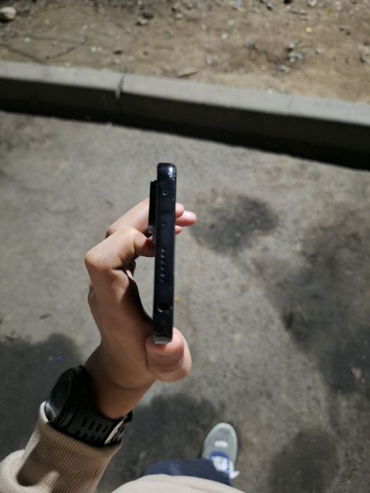 Продам редми ноте 11 про в отличном состоянни.