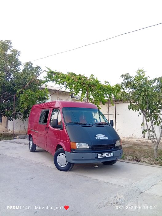 Ford Transit sotiladi.